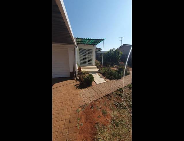 2 BEDROOM HOUSE FOR SALE IN WYCHWOOD